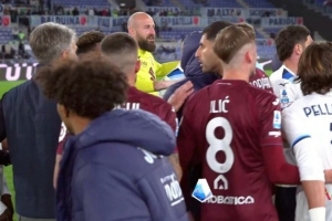 半岛体育-拉齐奥主场1-1平都灵&amp;跌至意甲积分榜第七，赛后双方球员发生冲突